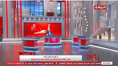 طبيب عظام يفتح عيادته للكشف مجانًا على المرضى في ظل استمرار الأزمة الاقتصادية 