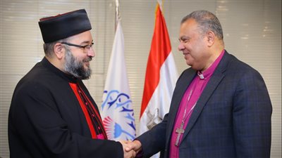 القس أندريه زكي يستقبل رئيس الطائفة الكلدانية في مصر