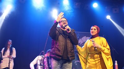 هلا رشدي تتألق في أولى حفلاتها الجماهيرية بحضور كامل العدد