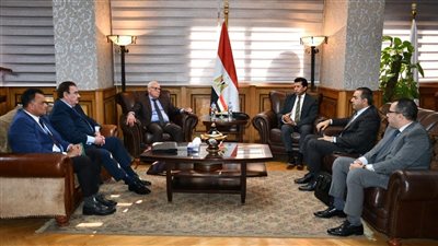 وزير الرياضة ومحافظ بورسعيد يتفقان على البدء في تنفيذ أعمال إنشاء الاستاد 