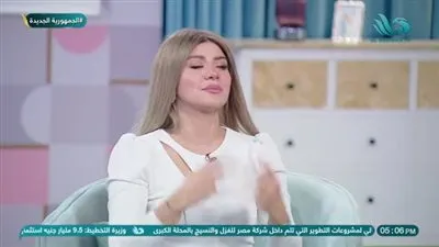 شاهد.. مذيعة المحور تنهار في البكاء لتذكرها وفاة ابنها 
