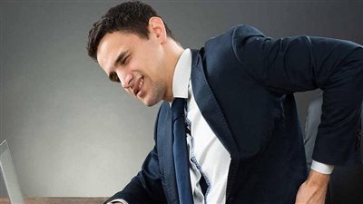 استشاري مناعة: الجلوس يُسبب 16 مرضًا من أمراض العصر الحديث