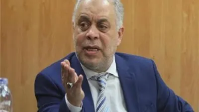 أشرف زكي يطلق مبادرة للم الشمل بين أبطال مسرحية الحفيد (فيديو)