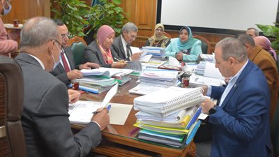 محافظ القليوبية يترأس اجتماع لجنة اختيار القيادات