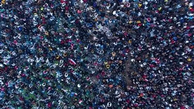 عاجل.. مشاهد حالات التدافع بين الجماهير لدخول ملعب نهائي خليجي 25