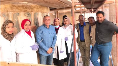 لأول مرة.. المرمم المصري ينجح في إظهار النقوش والألوان الأصلية لأعمدة معابد الأقصر 