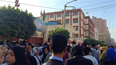 توافد طلاب الشهادة الإعدادية لأداء امتحان العربي في الدقهلية.. فيديو وصور