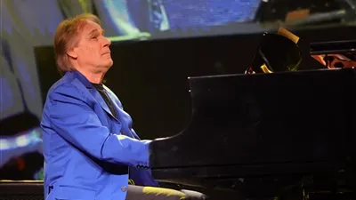 بالصور.. كلايدرمان يندمج مع حضور المؤتمر الدولي لسرطان الثدي في ختام دورته ال ١٥