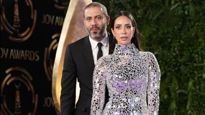 برفقة زوجها محمد فراج.. بسنت شوقي بفستان لامع في حفل جوي أووردز Joy Awards