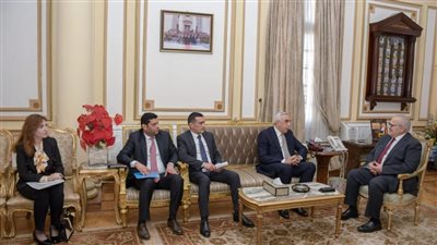 رئيس جامعة القاهرة يستقبل السفير العراقي بمكتبه