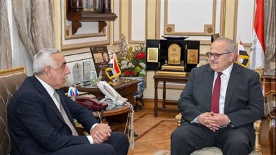 الخشت يتناول أوضاع الطلاب العراقيين بالجامعة خلال استقباله السفير العراقي