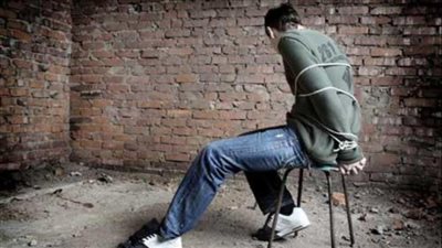 استمرار حبس مورد لحوم وآخر باحتجاز شخصين بسبب خلافات مالية في الهرم