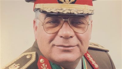 الكاتب عادل حمودة ينعي والد الكاتبة والروائية رشا سمير