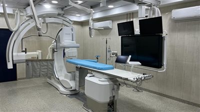 بدء تشغيل أحدث جهاز للقسطرة المخية بمركز جراحة المخ والأعصاب بجامعة المنصورة 
