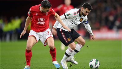 مانشستر يونايتد يهزم نوتينجهام فورست بالثلاثة ويضع قدمًا في نهائي كأس الرابطة الإنجليزية