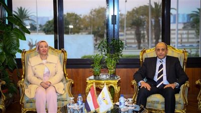 وزيرا البيئة والطيران يفتتحان محطة جديدة للطاقة الشمسية بمطار القاهرة