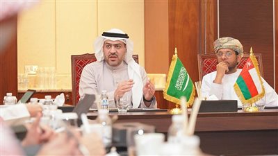وفد من وزارة الصناعة يناقش تعزيز فرص التعاون الصناعي بين المملكة وعمان