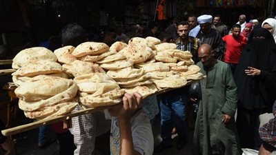 أستاذة علم اجتماع تطالب بعدم صرف العيش لمواطني الريف لهذا السبب (فيديو)