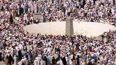 كيفية رمي الجمرات في الحج.. وحكمه