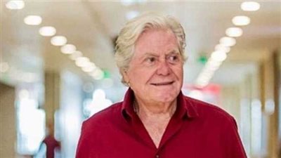 حسين فهمي يصل إلى ألمانيا لهذا السبب 