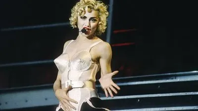 مادونا تؤجل العمل على فيلم عن قصة حياتها لأجل غير مسمى