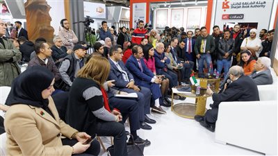 نقاد ومثقفون في ندوة مركز أبوظبي بمعرض الكتاب: جابر عصفور وصلاح فضل حافظًا على الهوية الثقافية العربية