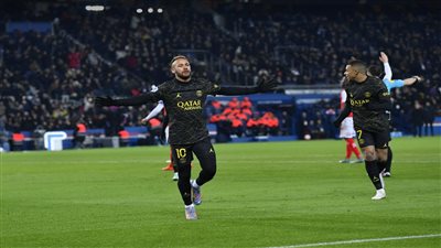 بعشرة لاعبين.. نيمار يقود باريس سان جيرمان لعبور مطب ستاد ريمس في الدوري الفرنسي
