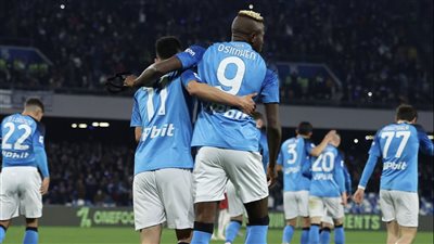 نابولي يدهس روما ويواصل التربع على قمة الدوري الإيطالي