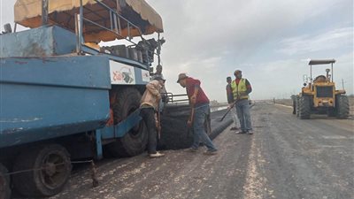 محافظ بورسعيد: تواصل أعمال رصف وتطوير طريق بحري ترعة السلام 