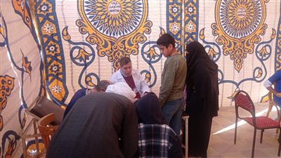 توقيع الكشف الطبي على 870 مواطنا في جميع التخصصات
