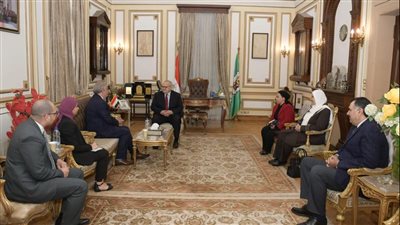 سفير بيرو يشيد بمكانة جامعة القاهرة الدولية ومستويات الدراسة المتقدمة بها 