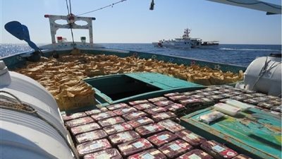 البحرية الأمريكية تضبط شحنة مخدرات في خليج عُمان