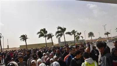 جمهور معرض الكتاب يتخطى المليون و700 ألف زائر في يومه السابع رغم الأحوال الجوية