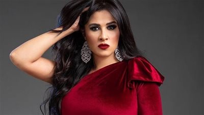 بإطلالة كلاسيكية.. ياسمين عبدالعزيز تتألق في أحدث ظهور لها