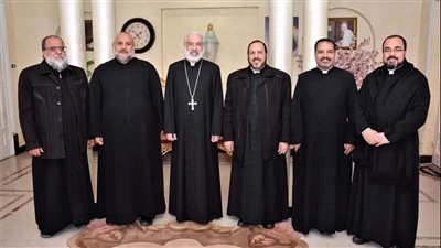 الأنبا باسيليوس يجتمع بمجلس الشورى بالإيبارشية