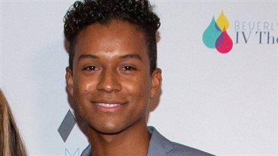 نجل شقيق مايكل جاكسون مجسدا له في فيلم جديد عن سيرته الذاتية