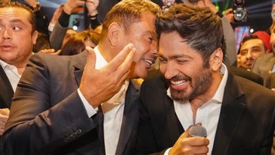 لأول مرة في التاريخ.. لقاء قطبي الغناء المصري والعربي تامر حسني  وعمرو دياب في حفل زفاف أحمد عصام (فيديو وصور)
