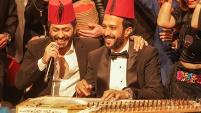 تامر حسني يتألق في إحياء حفل زفاف أحمد عصام (صور)