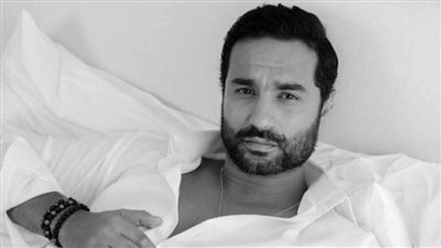 كريم فهمي يحتفل بعيد ميلاد زوجته