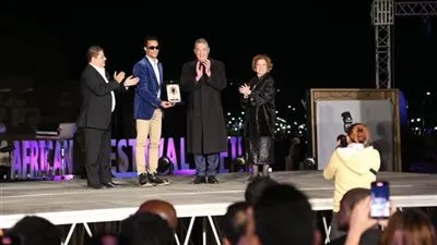 بعد تكريم محمد رمضان.. شاهد أبرز الصور في افتتاح مهرجان السينما الإفريقية