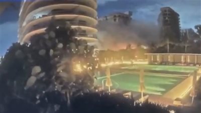 شاهد.. لحظة انهيار مباني ضخمة في ساحة بتركيا جراء الزلزال (فيديو)