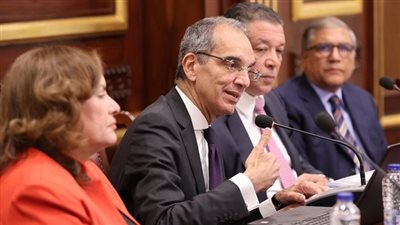 وزير الاتصالات وتكنولوجيا المعلومات: نحرص على تمكين المصريين بالخارج من الحصول على الخدمات الحكومية رقميًا