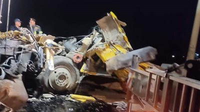 مصرع شخصين وإصابة ثالث في حادث انقلاب سيارتي نقل بالدقهلية