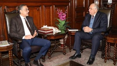 وزير الزراعة يبحث مع رئيس هيئة الاستثمار الفرص المتاحة في الأنشطة الزراعية