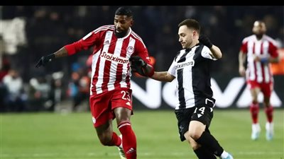 الجماهير تحول الملعب إلى شعلة من النار أثناء مباراة باوك واولمبياكوس في الدوري اليوناني ( فيديو )