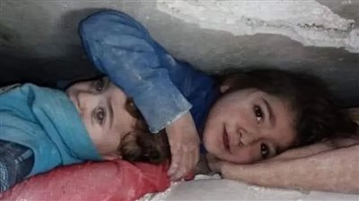 مشاهد تدمي القلوب.. انتشال أطفال سوريا من تحت أنقاض الزلزال