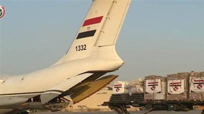لحظة وصول 3 طائرات مصرية محملة بالمساعدات لمطار دمشق (فيديو)