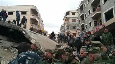 الدفاع الروسية: قواتنا في سوريا تنتشل 42 شخصا من تحت الأنقاض وتزيل الركام