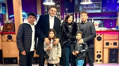 محمد نور برفقة أبنائه في العرض الخاص لفيلم الحب بتفاصيله