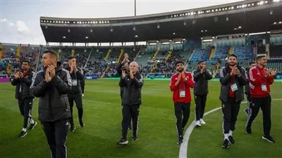 القندوسي ونجوم الأهلي يحيون الجماهير قبل لقاء ريال مدريد